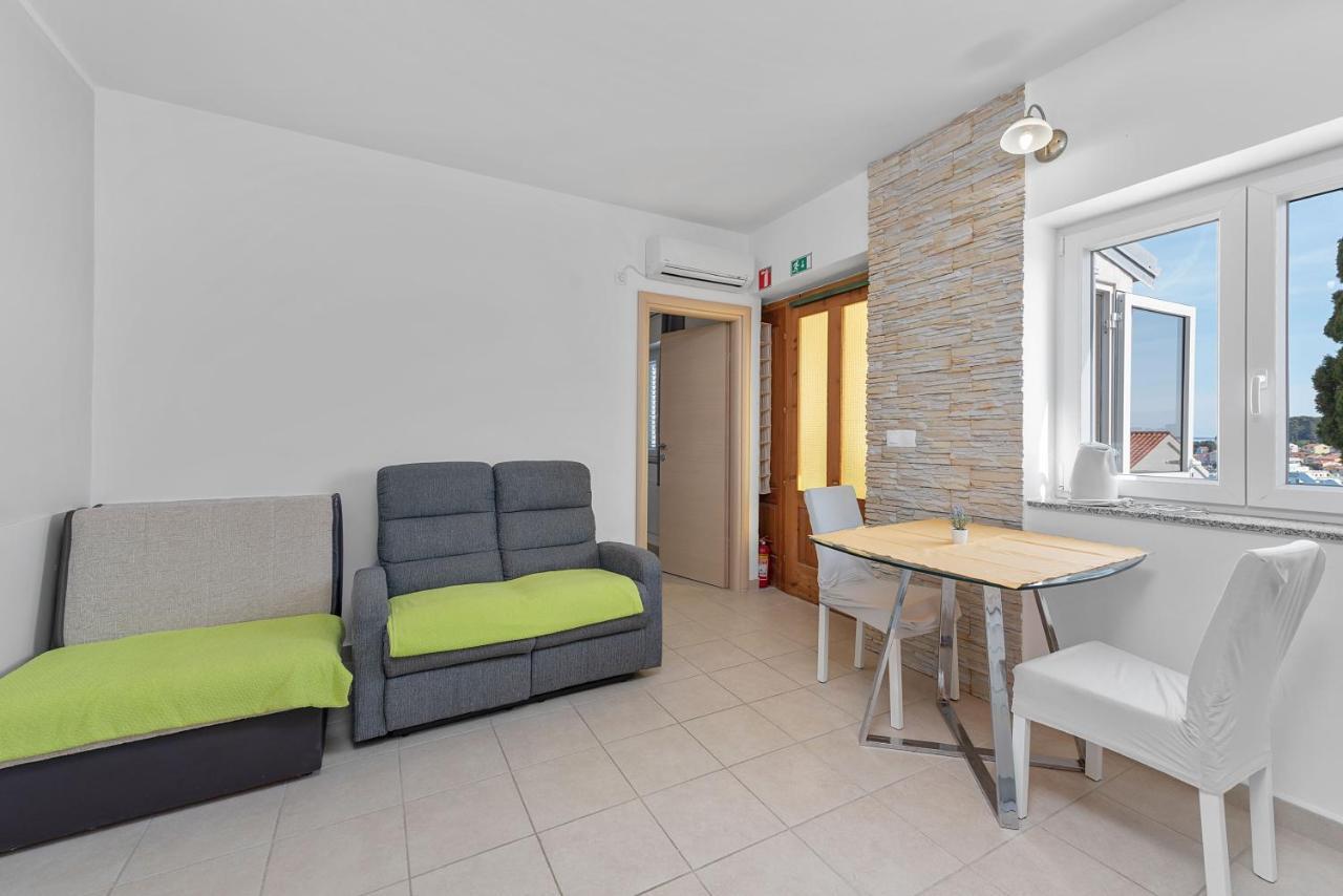 Apartments Joni Cikat Mali Losinj Exterior photo